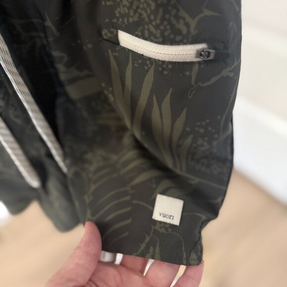 Vuori Clementine Romper Oregano Rainforest Size Medium - Picture 7 of 10